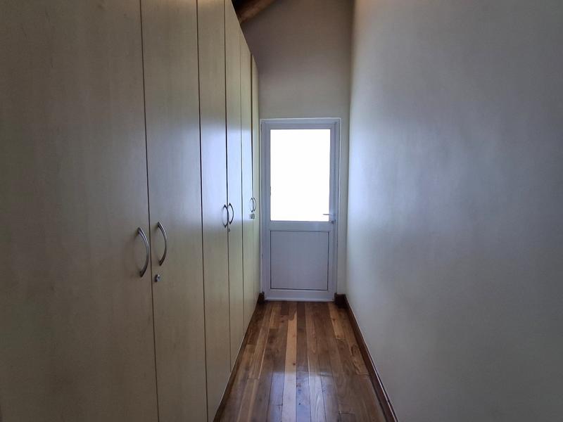 6 Bedroom Property for Sale in Duyker Eiland Western Cape